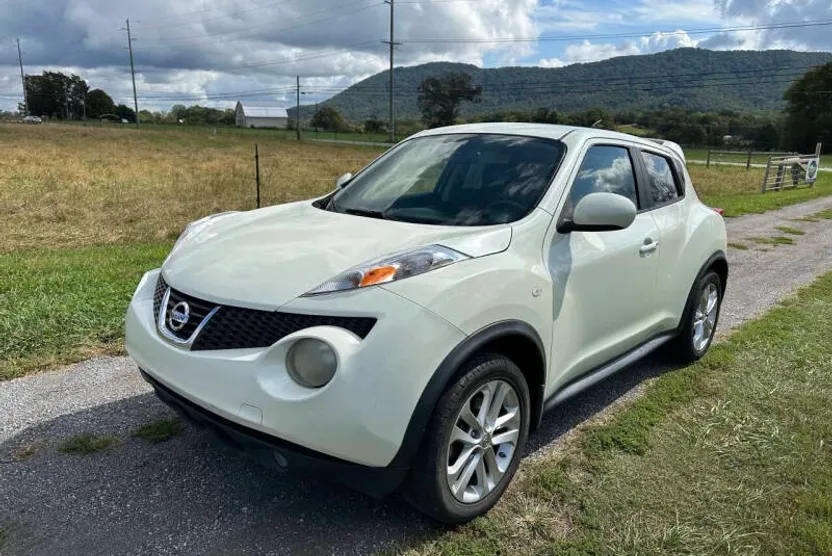 2011 Nissan Juke SL photo 1