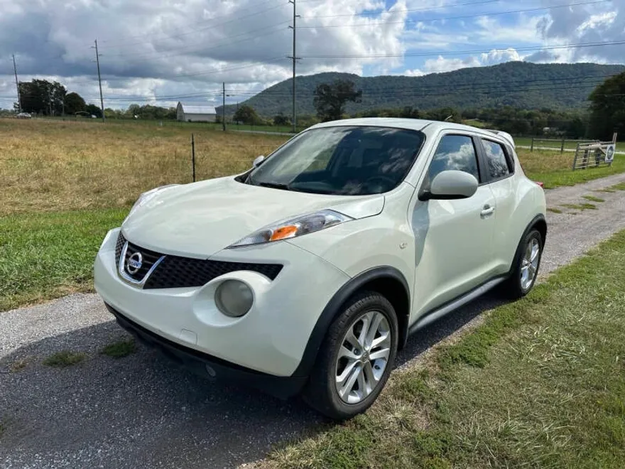 2011 Nissan Juke SL photo 1