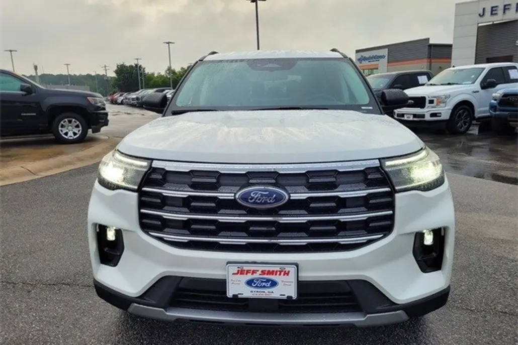 2025 Ford Explorer photo 1