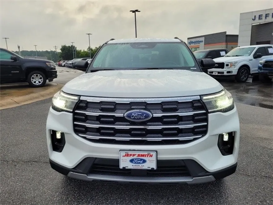 2025 Ford Explorer photo 1