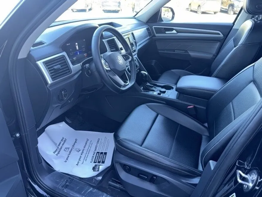 2022 Volkswagen Atlas SE photo 1