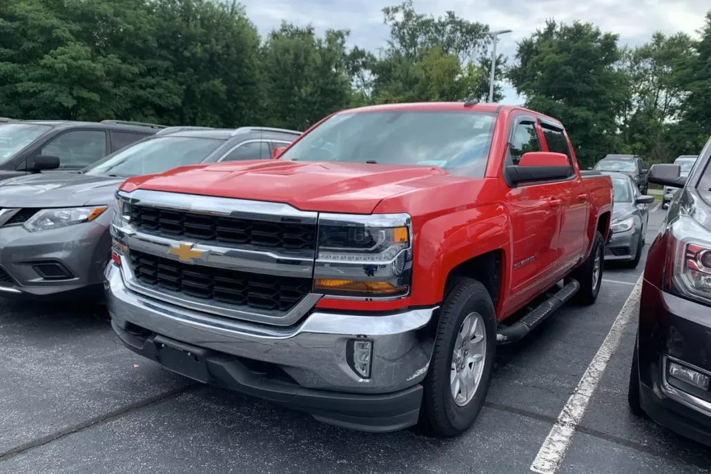 2017 Chevrolet Silverado 1500 LT photo 1