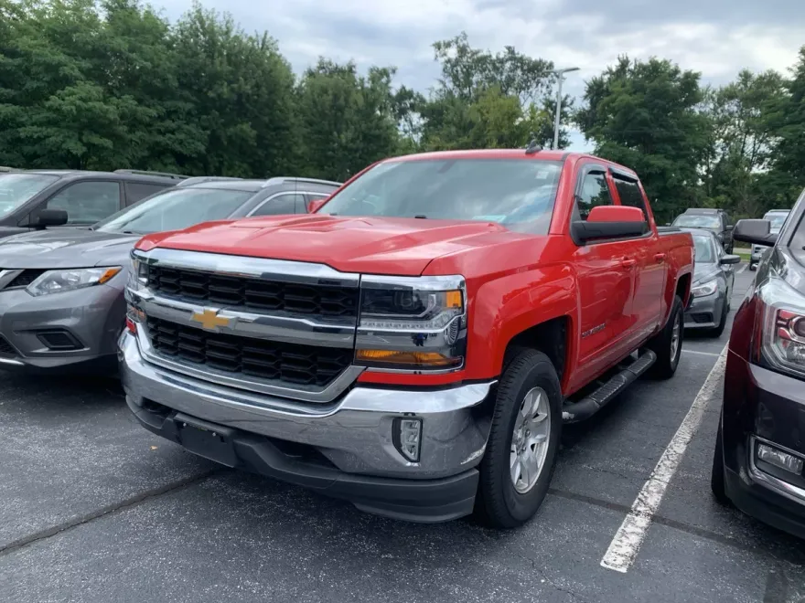2017 Chevrolet Silverado 1500 LT photo 1