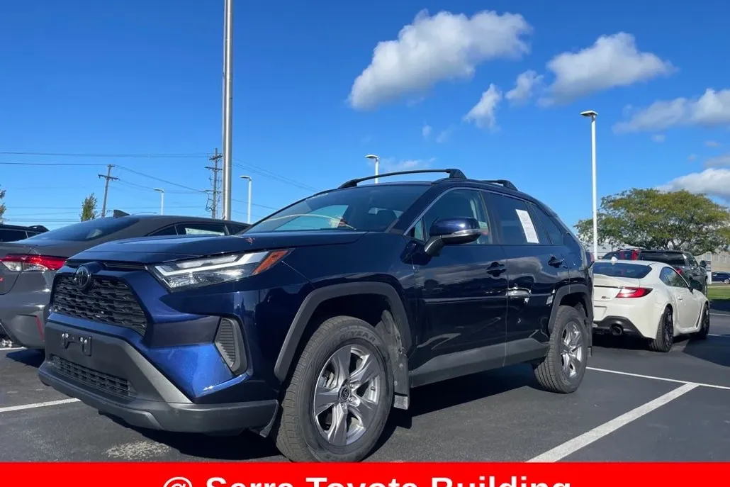 2023 Toyota RAV4 XLE photo 1