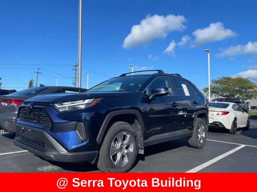 2023 Toyota RAV4 XLE photo 1