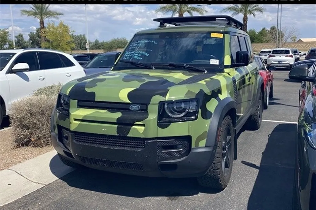 2020 Land Rover Defender SE photo 1