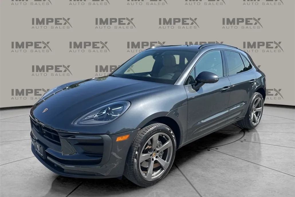 2023 Porsche Macan T photo 1