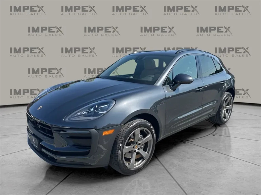 2023 Porsche Macan T photo 1