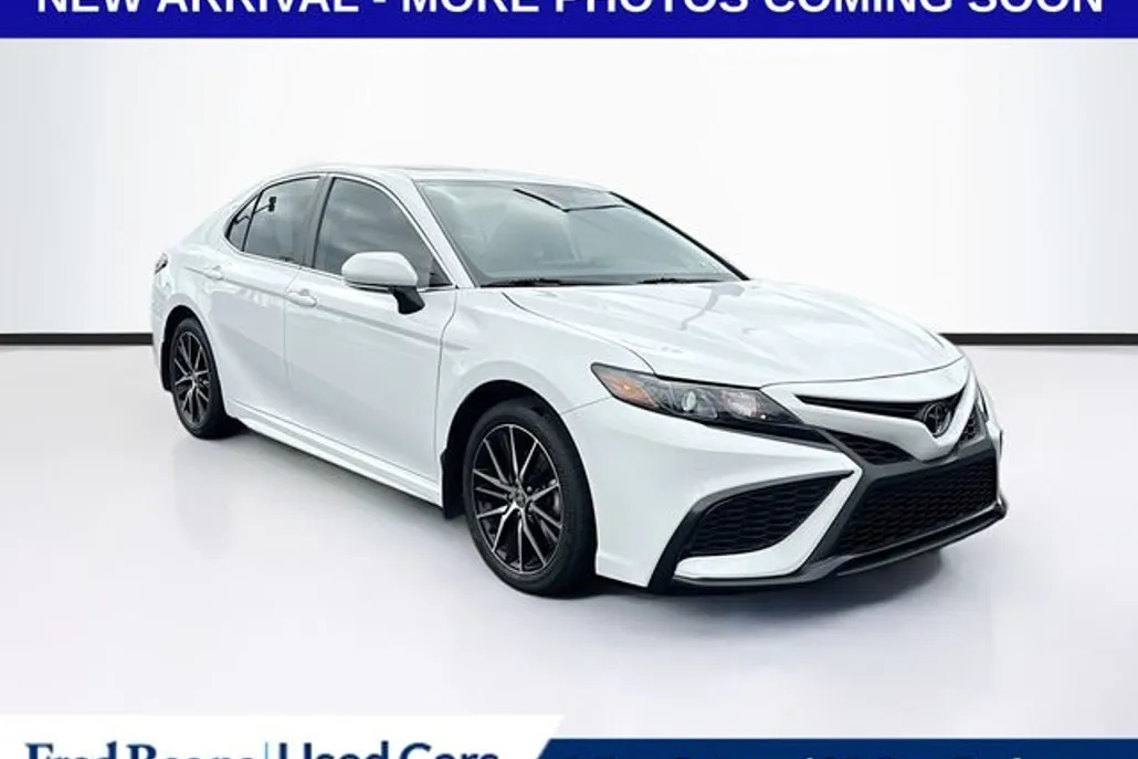 2023 Toyota Camry SE photo 1