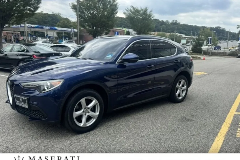 2018 Alfa Romeo Stelvio Q4 photo 1