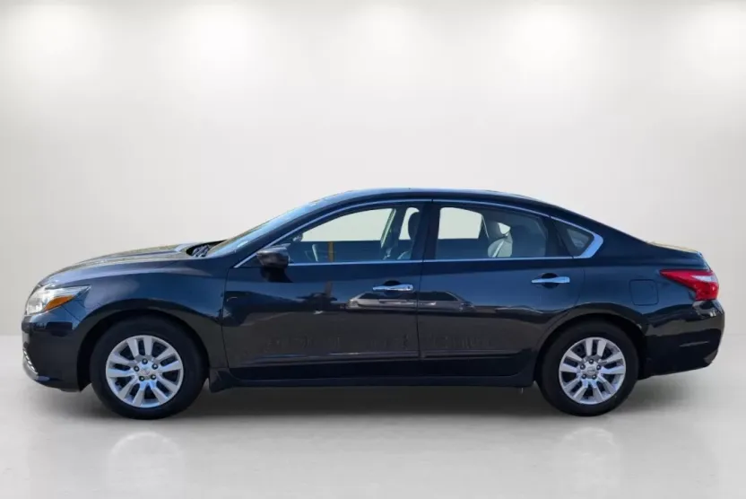 2017 Nissan Altima 2.5 S photo 1