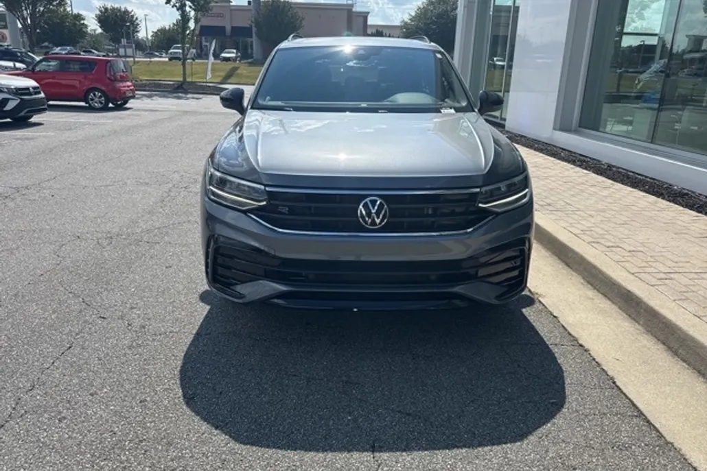 2022 Volkswagen Tiguan SE R-Line Black photo 1