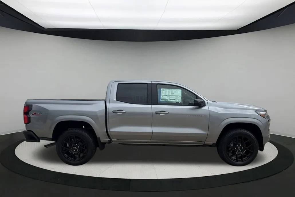 2025 Chevrolet Colorado Z71 photo 1