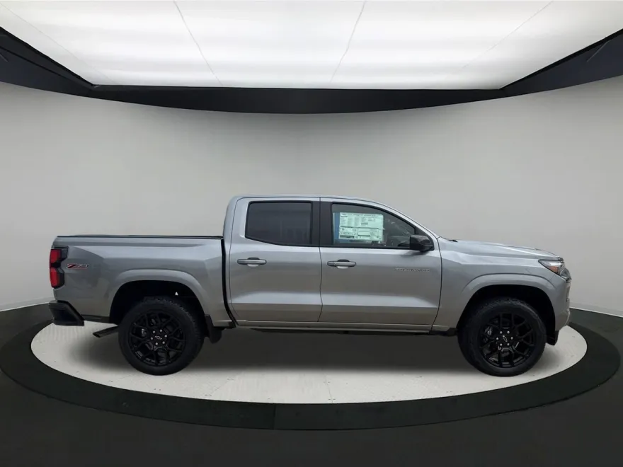 2025 Chevrolet Colorado Z71 photo 1