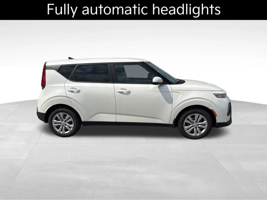 2022 Kia Soul LX photo 1