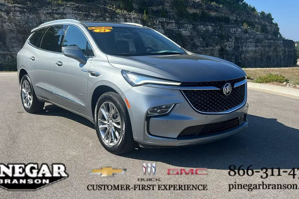 2024 Buick Enclave Avenir photo 1