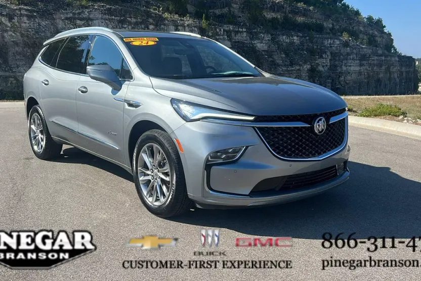 2024 Buick Enclave Avenir photo 1