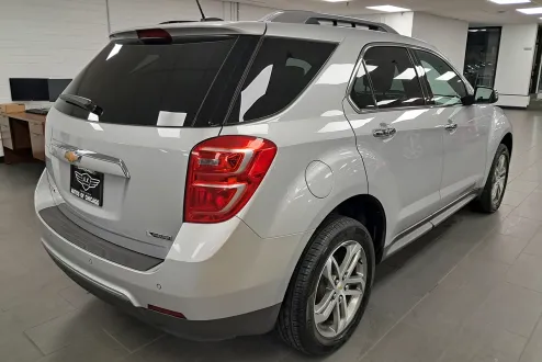 2017 Chevrolet Equinox Premier photo 2
