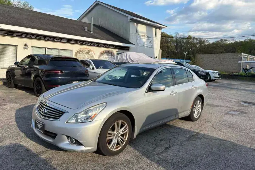 2011 Infiniti G25 photo 1