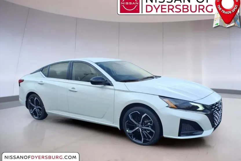 2025 Nissan Altima SR photo 1