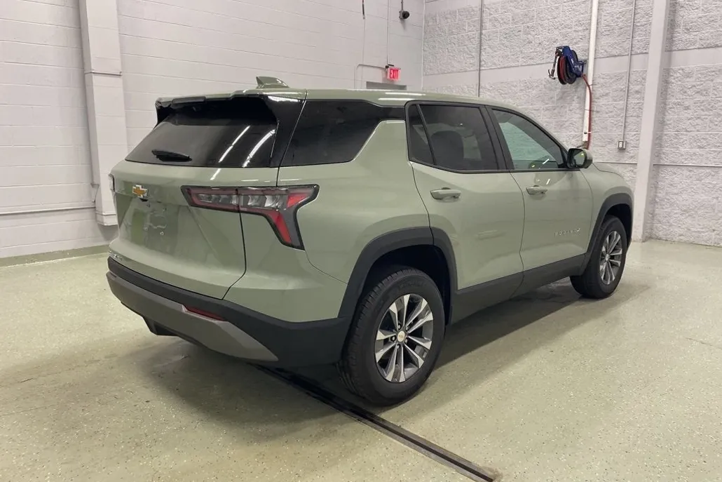 2026 Chevrolet Equinox LT photo 1
