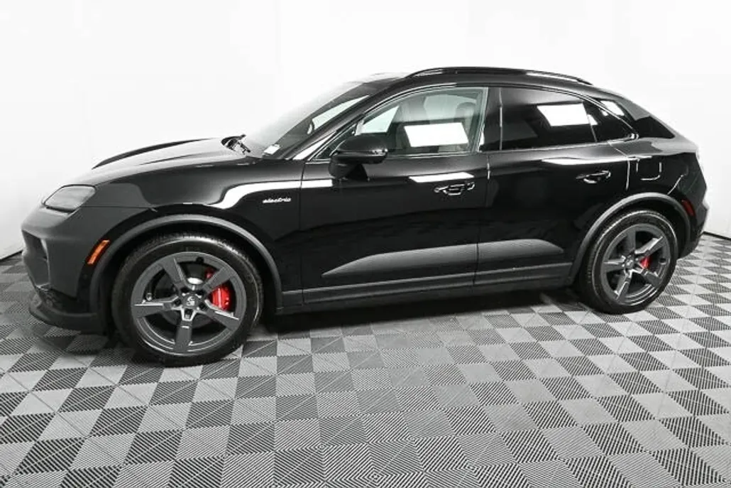 2025 Porsche Macan Electric photo 1
