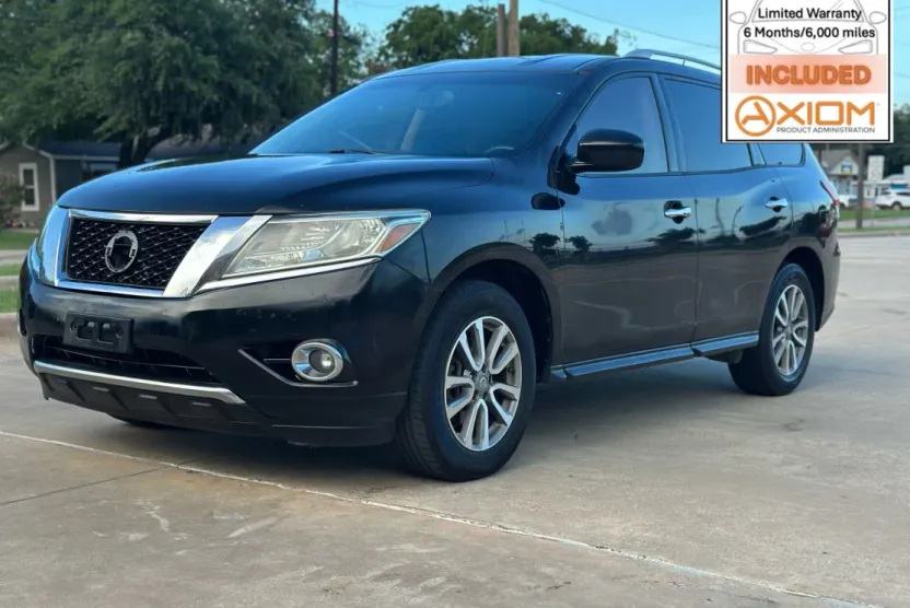 2016 Nissan Pathfinder SV photo 1