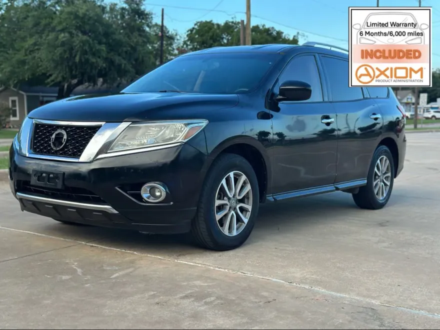 2016 Nissan Pathfinder SV photo 1