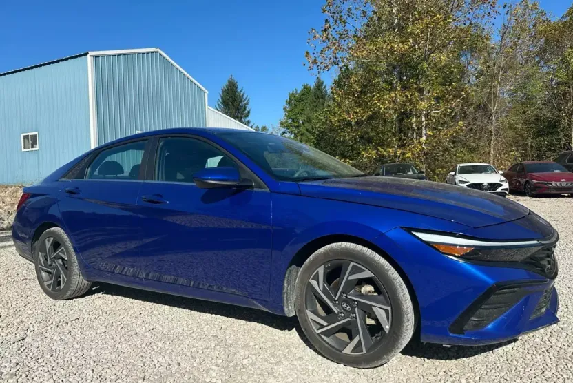 2024 Hyundai Elantra SEL Convenience photo 1