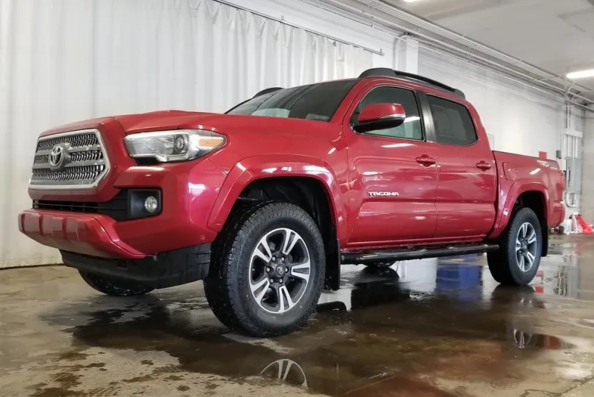 2017 Toyota Tacoma TRD Sport Double Cab photo 1