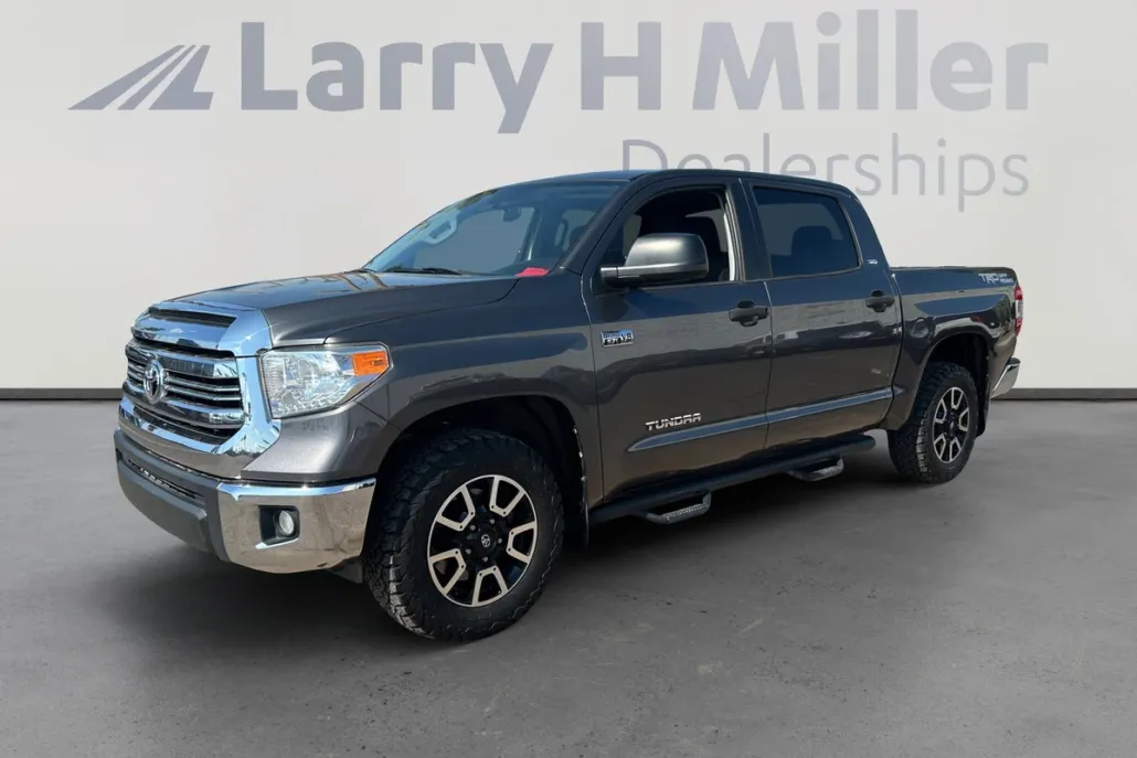 2017 Toyota Tundra SR5 photo 1