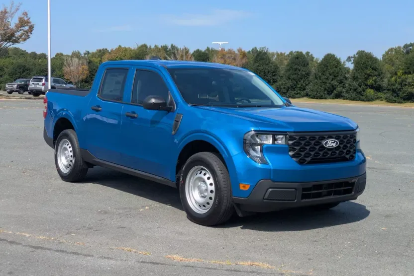 2025 Ford Maverick XL photo 1