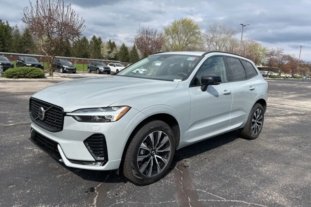 2025 Volvo XC60 B5 Core photo 1