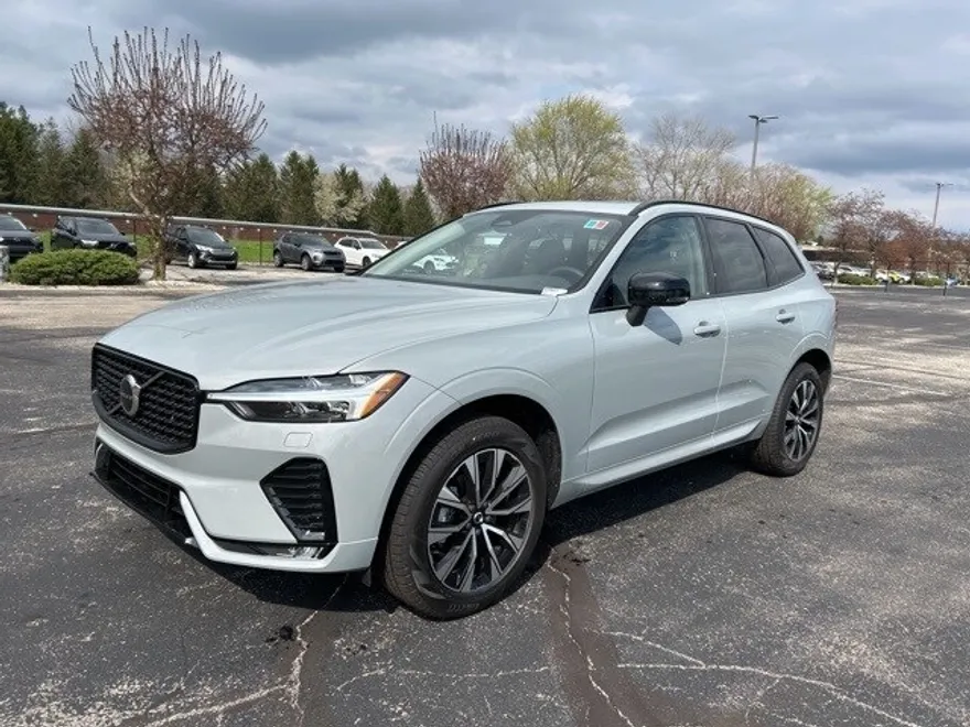 2025 Volvo XC60 B5 Core photo 1