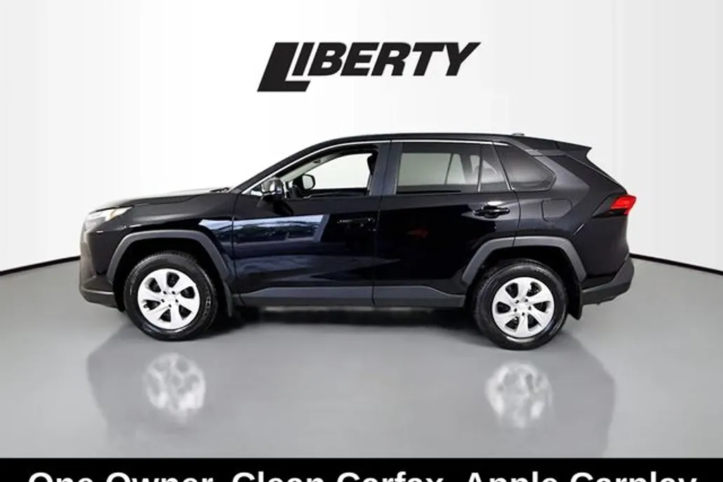 2023 Toyota RAV4 LE photo 1
