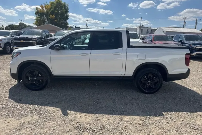 2023 Honda Ridgeline Black Edition photo 1