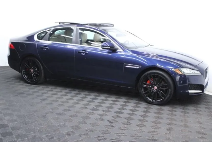 2016 Jaguar XF 35t Prestige photo 1