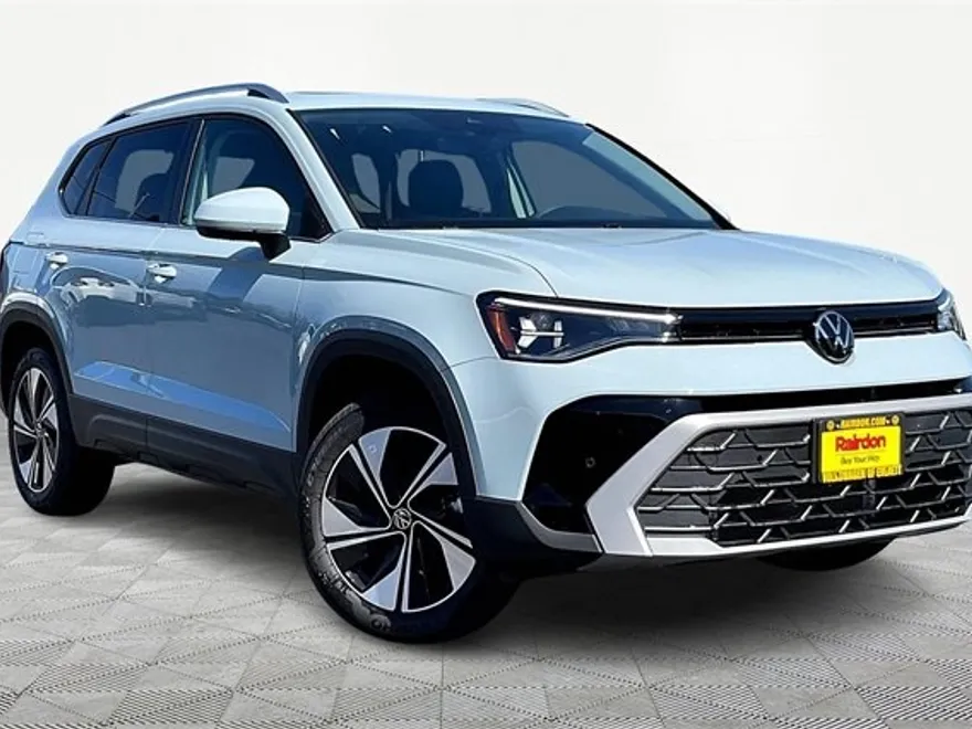 2025 Volkswagen Taos SE photo 1