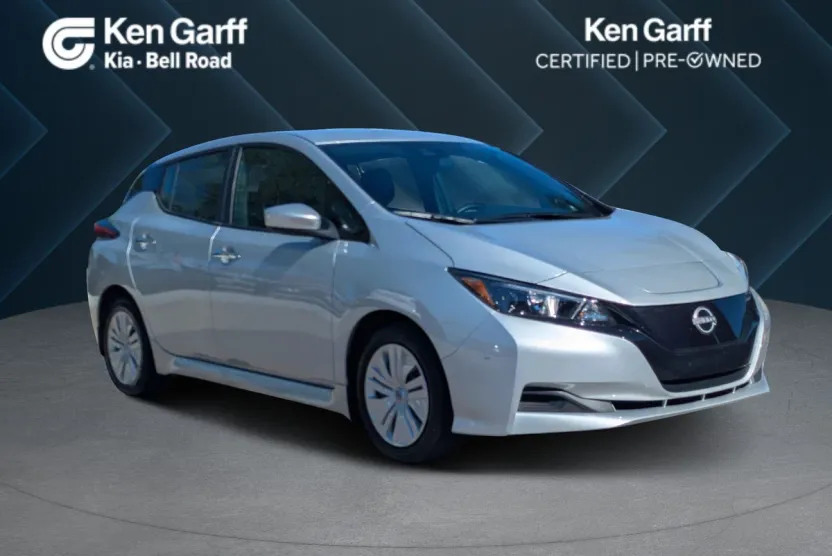 2023 Nissan Leaf S photo 1