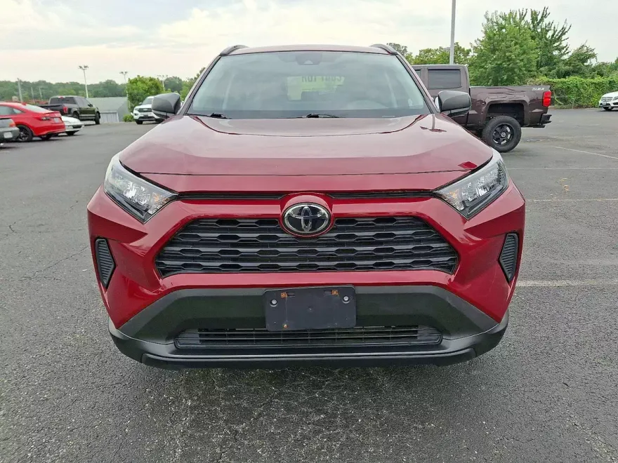 2021 Toyota RAV4 LE photo 1