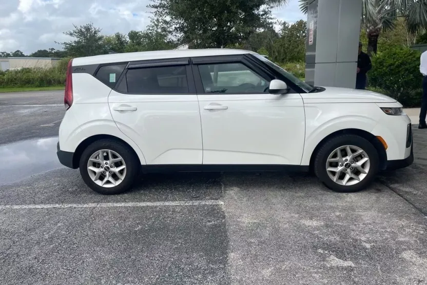 2021 Kia Soul S photo 1