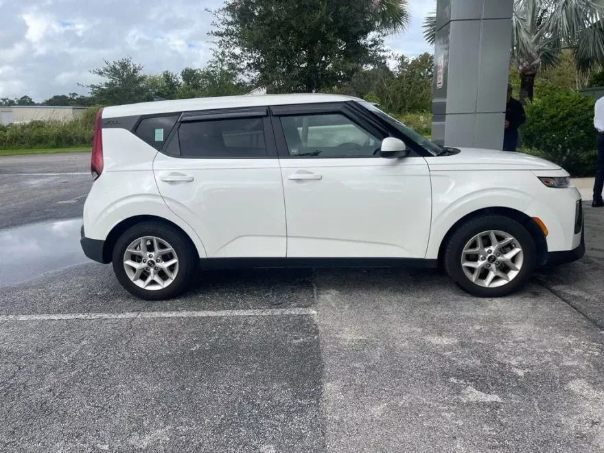 2021 Kia Soul S photo 1