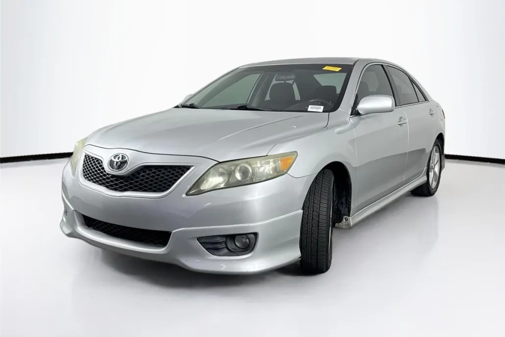 2011 Toyota Camry SE photo 1