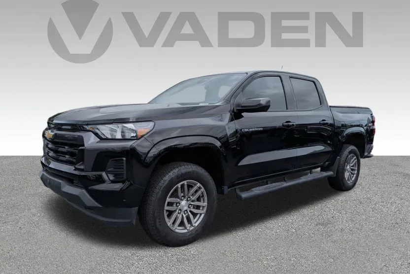 2023 Chevrolet Colorado LT photo 1