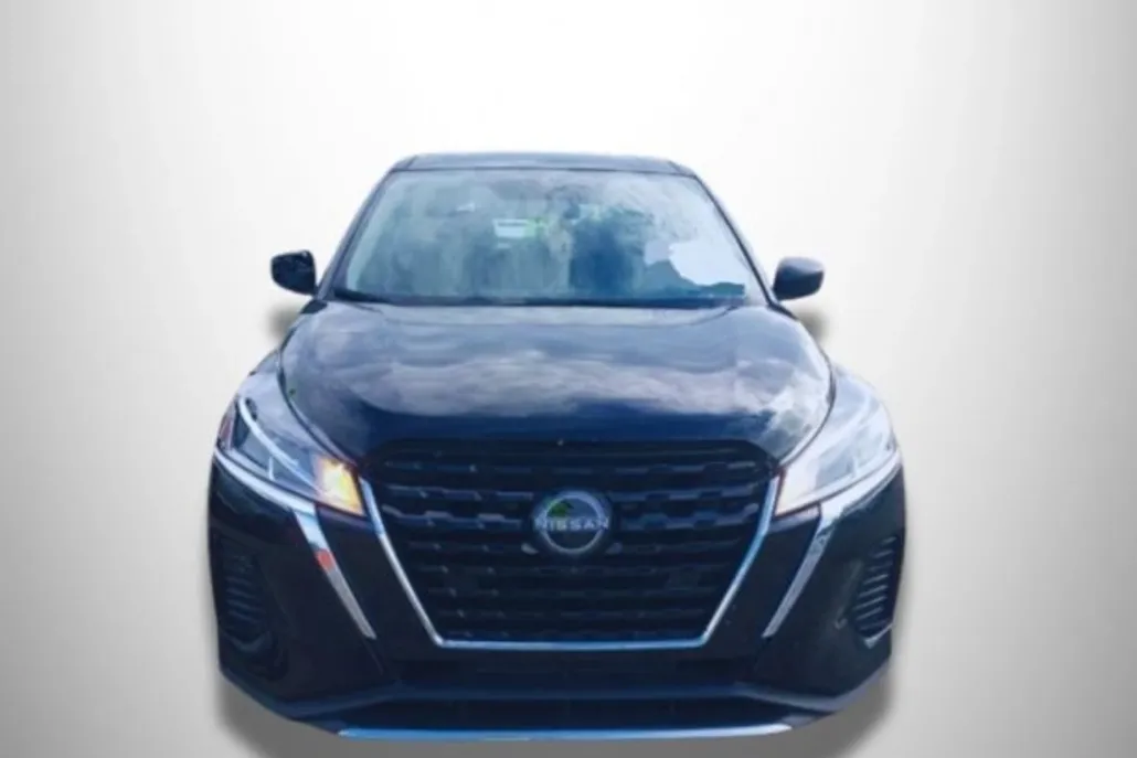 2023 Nissan Kicks S photo 1