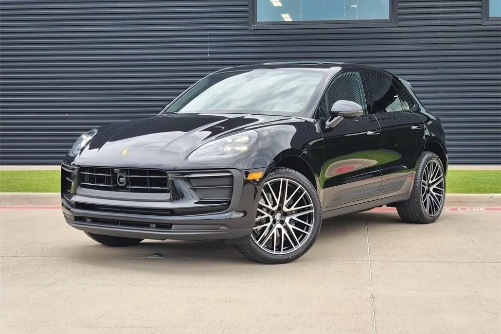 2025 Porsche Macan T photo 1