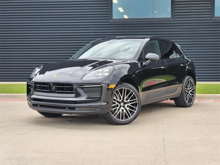 2025 Porsche Macan T photo 1