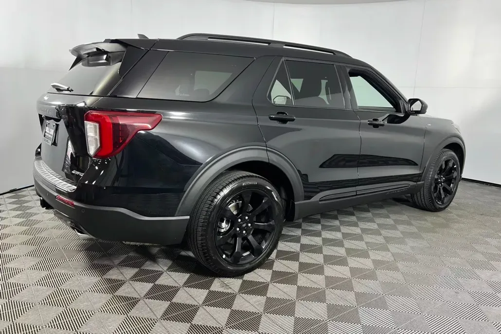 2024 Ford Explorer ST-Line photo 1