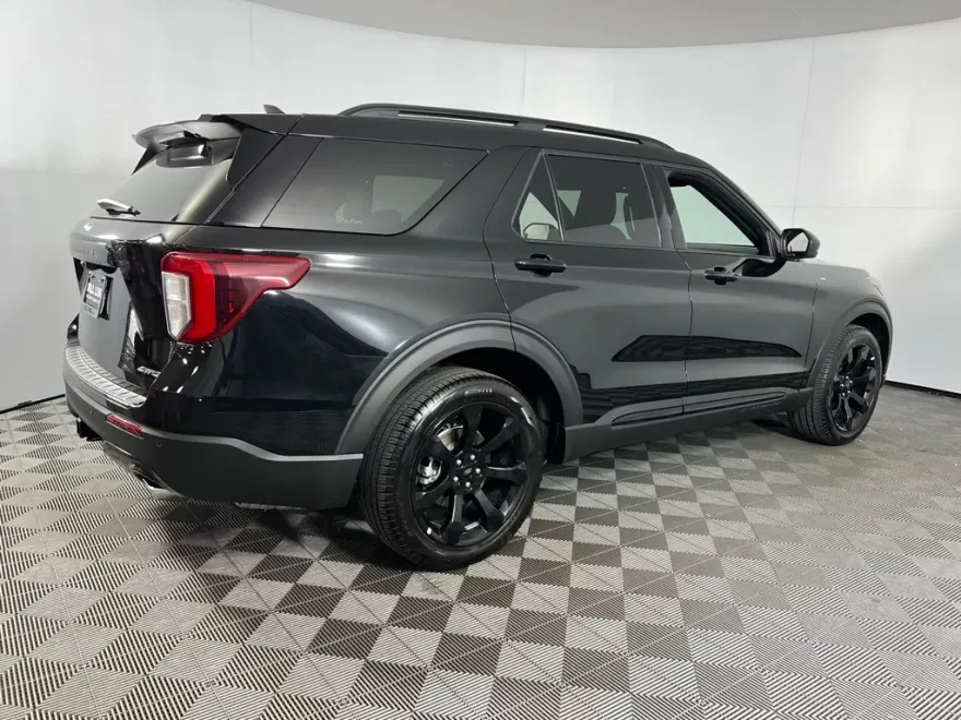 2024 Ford Explorer ST-Line photo 1