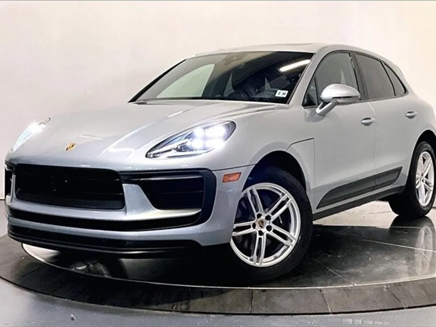 2025 Porsche Macan T photo 1